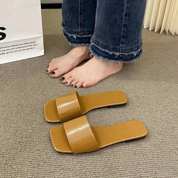 Slippers - textured - Image 3