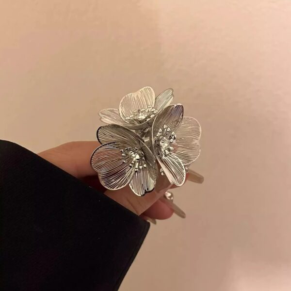 Flowery statement ring - Image 2