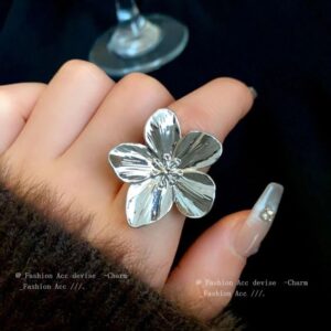Flowery statement ring