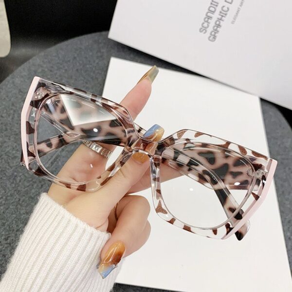Glasses 101 - Image 3